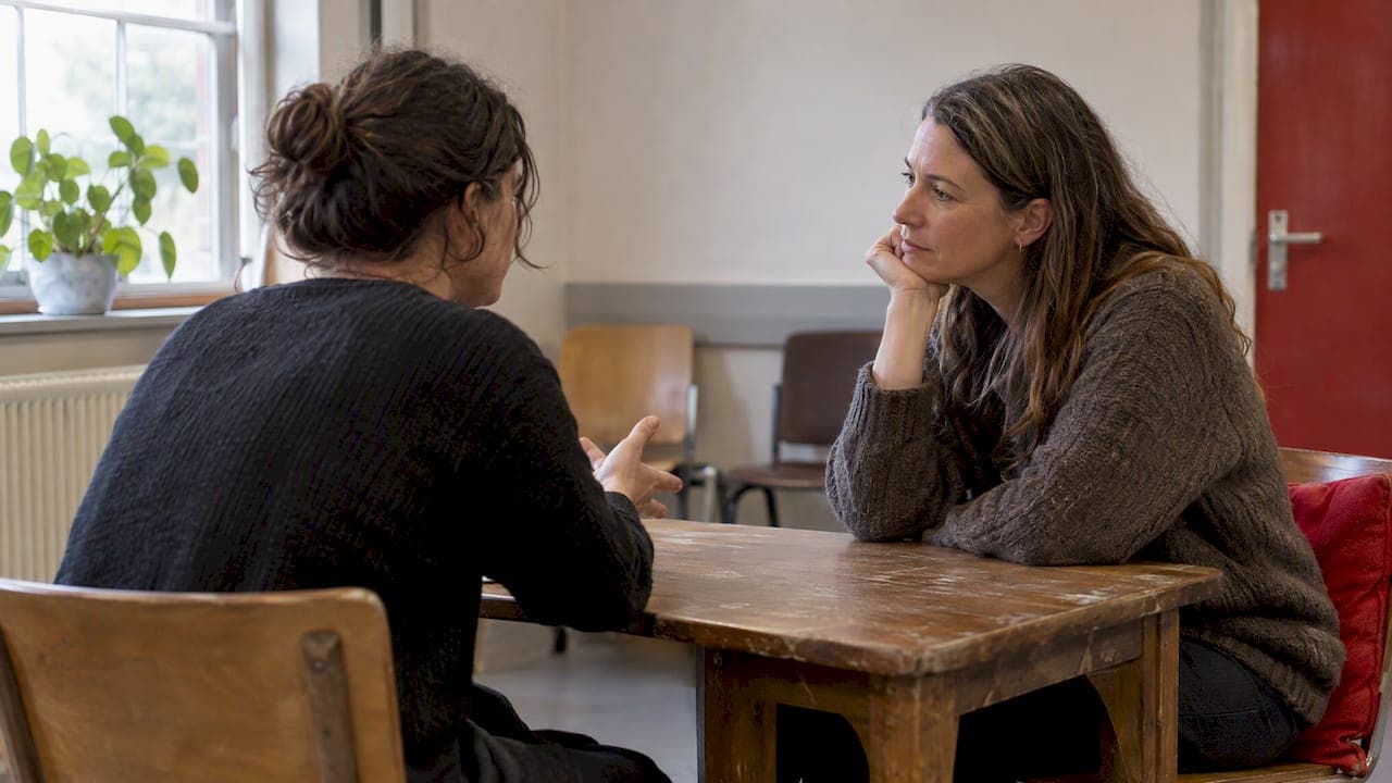 Therapy Style Support Beats Time Limits for Social Network Wellbeing